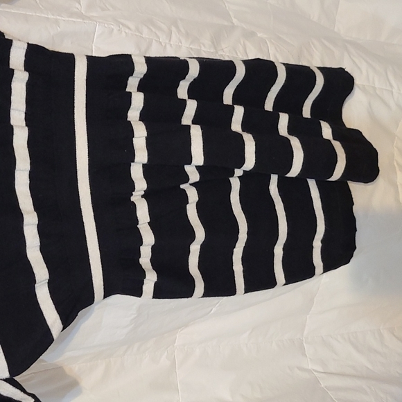 EXPRESS BLACK AND WHITE DRESS SWEATER MEDIUM A-14 - Picture 5 of 5